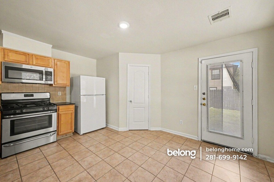 Building Photo - 20739 Dickinson Manor Ln