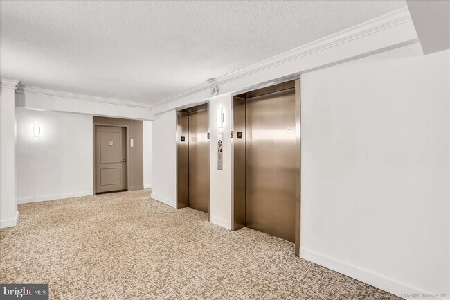 Building Photo - 4 Monroe St