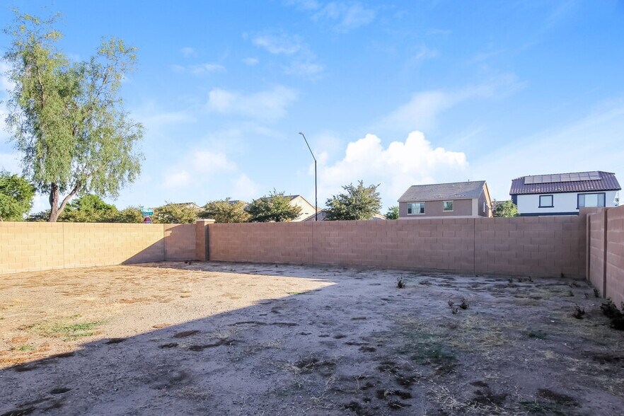 Building Photo - 18405 W Sunnyslope Ln