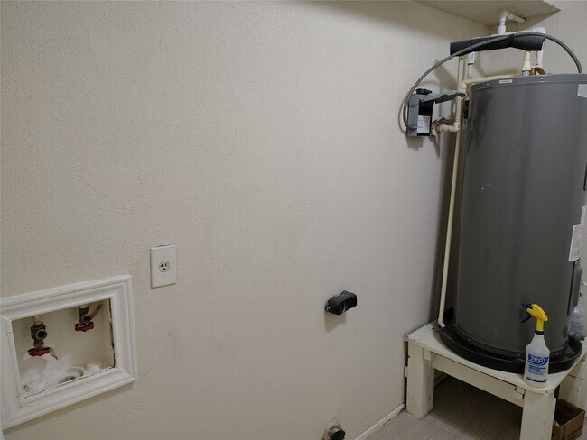 Building Photo - 12714 Palm Desert Ln