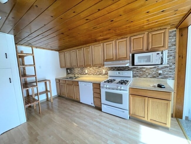 Building Photo - Unique and Updated Corner Lot Cabin in Mou...