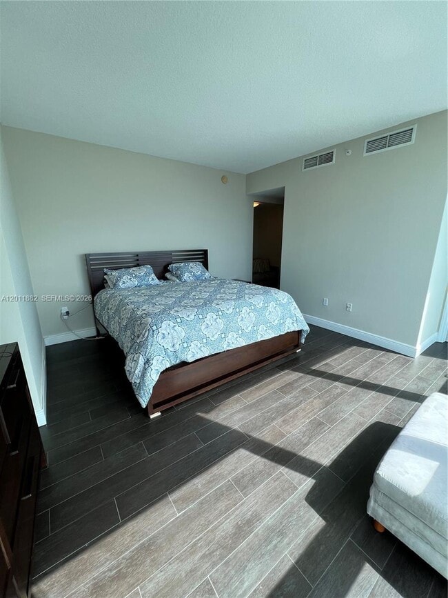 Building Photo - 2101 Brickell Ave