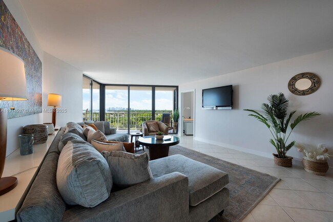 Building Photo - 1000 NE Quayside Terrace