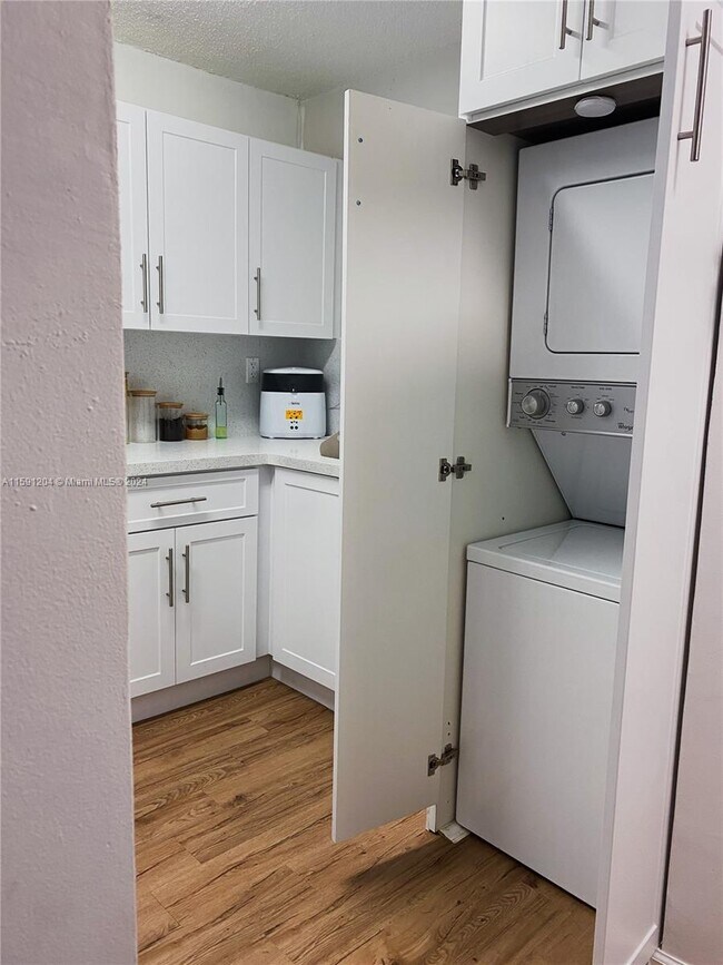 Building Photo - 2775 W 52nd St