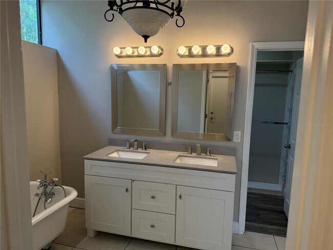 Building Photo - 8123 Marcella Dr