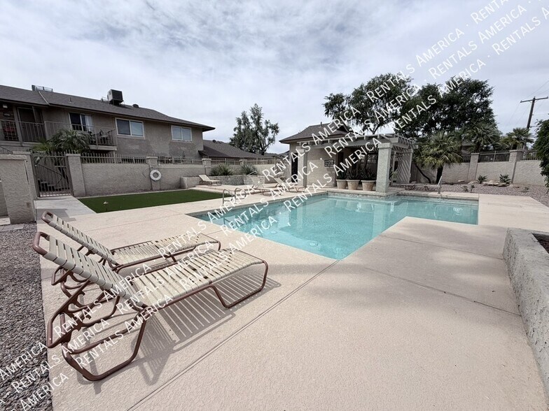 Building Photo - 1350 N 85th Pl