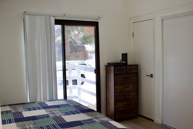 Building Photo - Charming 2 Bedroom, 1 Bath Private Single-...