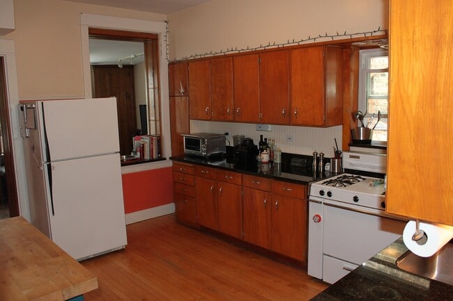 Building Photo - 4243 N Lincoln Ave