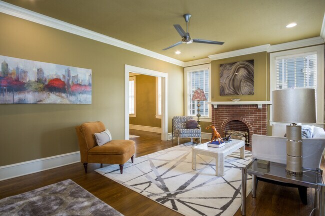 Building Photo - South Highlands