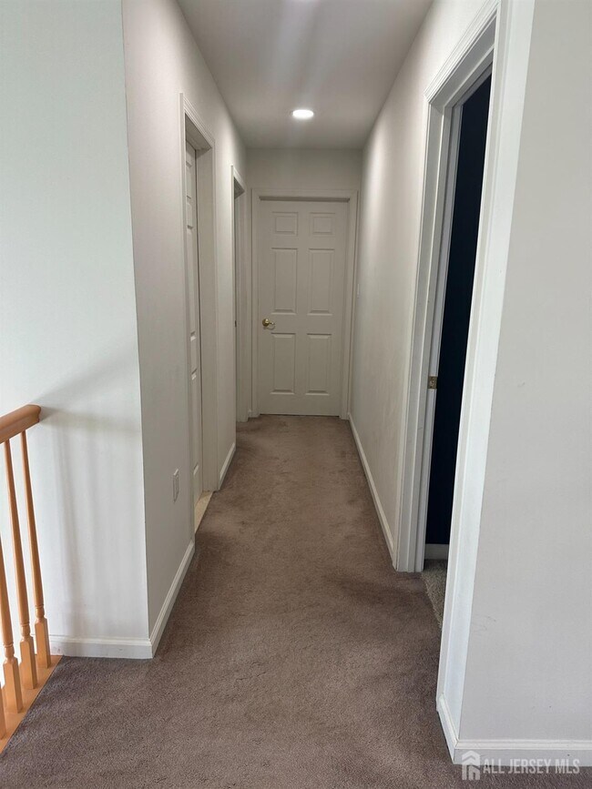 Building Photo - 25 Eddington Ln