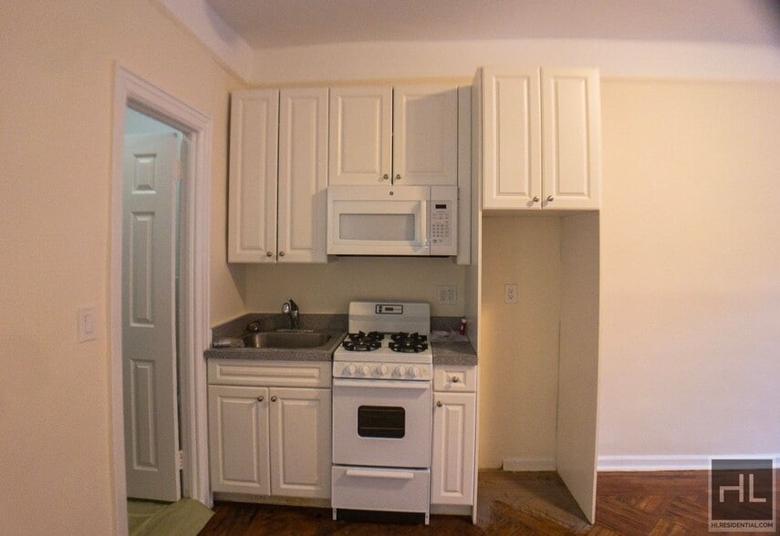 Building Photo - WEST 72 STREET