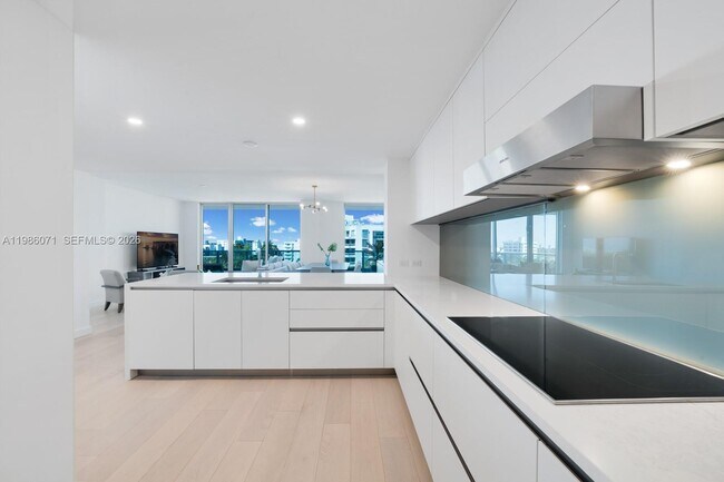 Building Photo - 9221 E Bay Harbor Dr