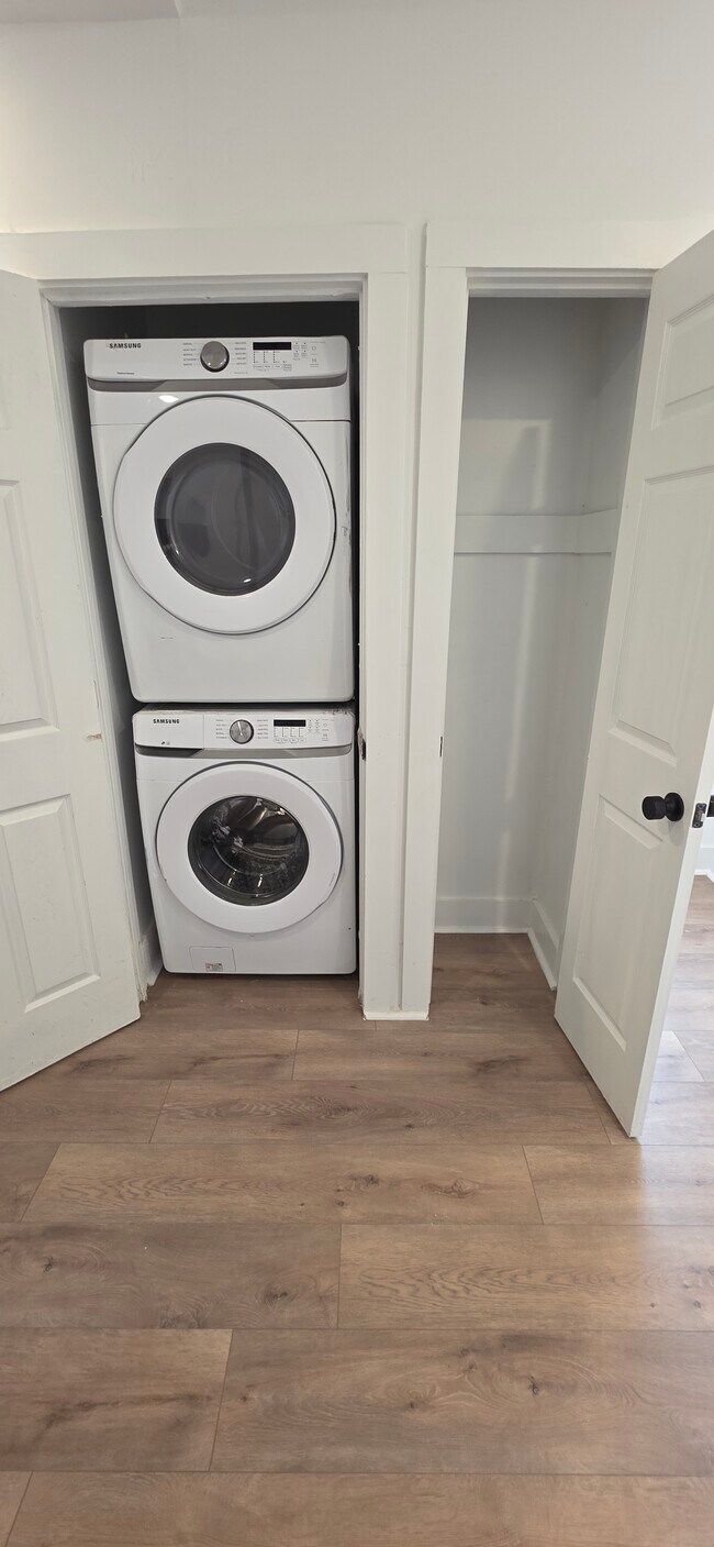 Building Photo - 801 N Port St