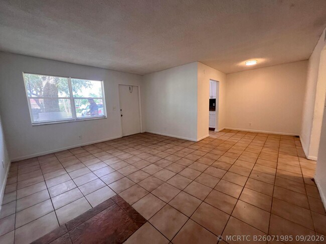 Building Photo - 645 SW 20th Ct