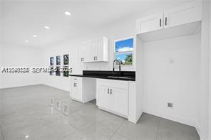 Building Photo - 1301 Sharar Ave