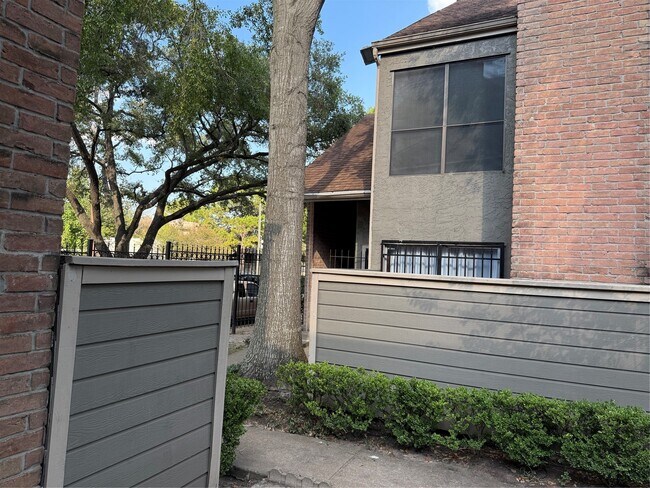 Building Photo - 6601 Sands Point Dr