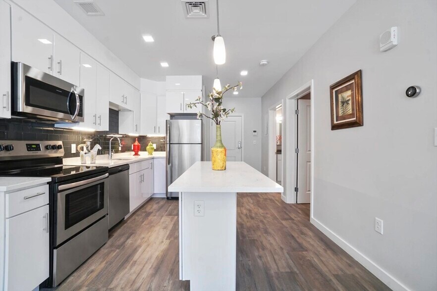 Primary Photo - 11 Essex St