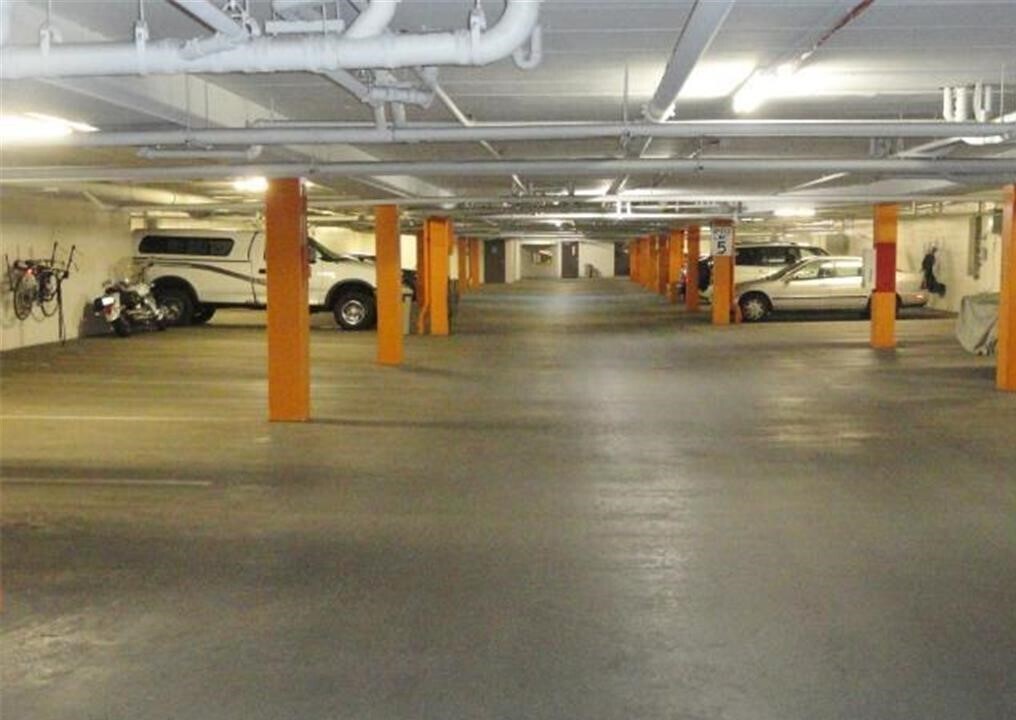 Heated underground garage - 1700 Four Oaks Rd