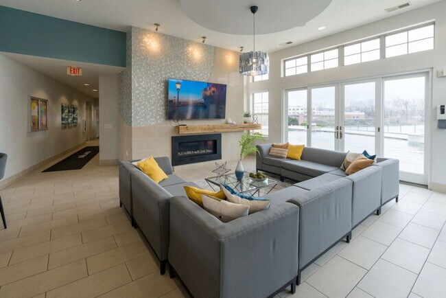 Building Photo - 2525 Solana Way