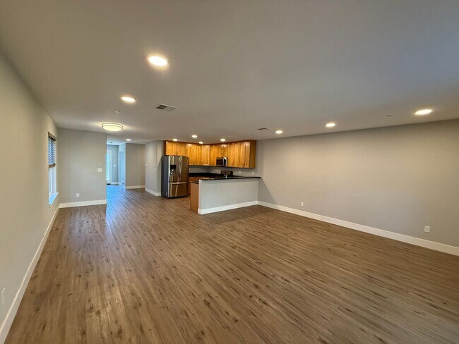 Building Photo - NEW PHOTOS! Two-level home located in Coff...