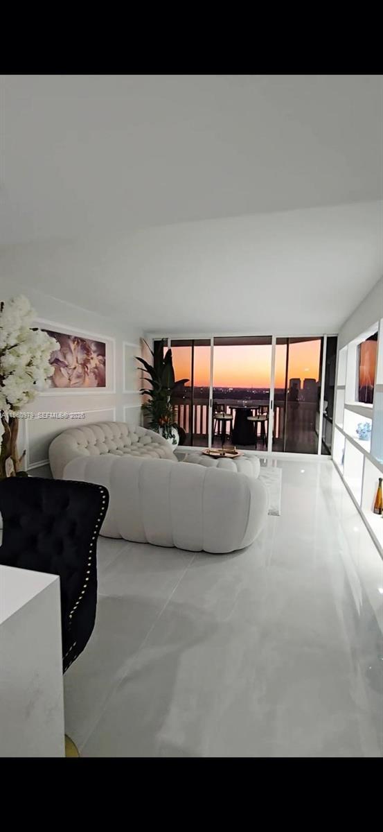 Building Photo - 1000 W Island Blvd