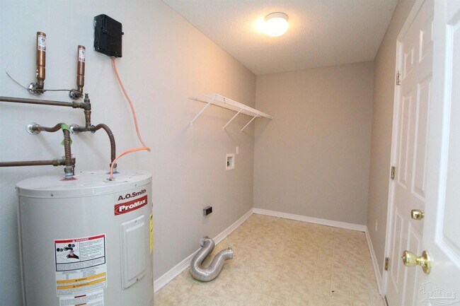 Building Photo - 6517 Handy Dr