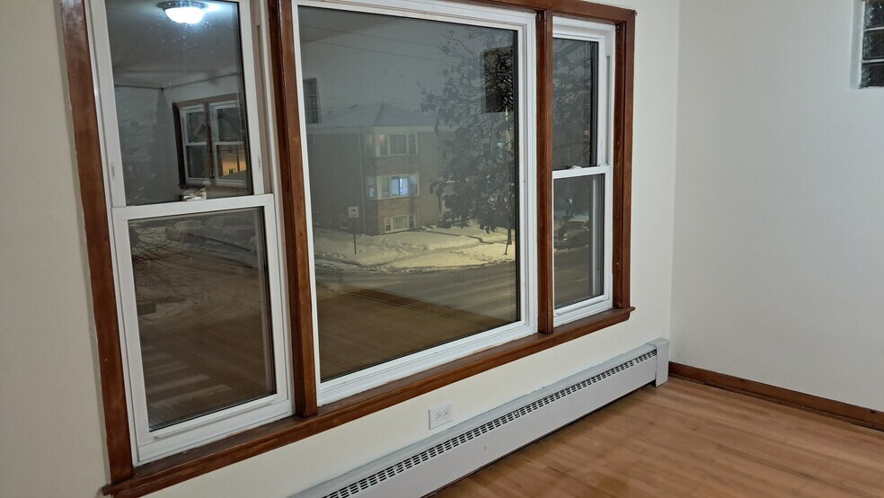 Building Photo - 6235 W Diversey Ave