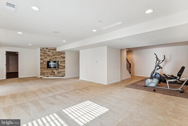 Building Photo - 15205 Orchard Farm Pl