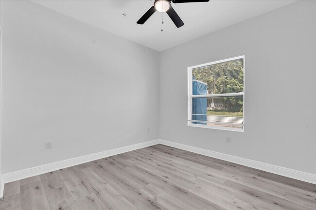 Building Photo - 705 S Orange Ave