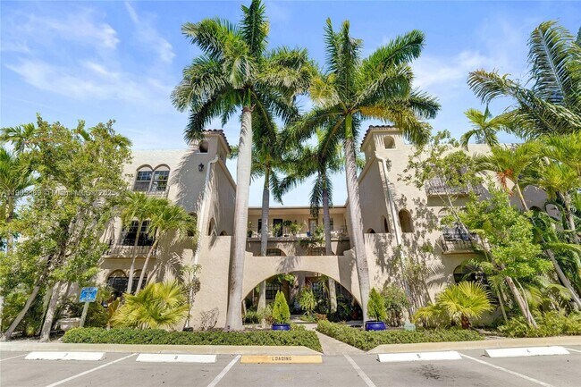 Building Photo - 815 NE 28th St