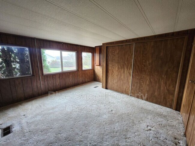 Building Photo - 241 Evans Rd