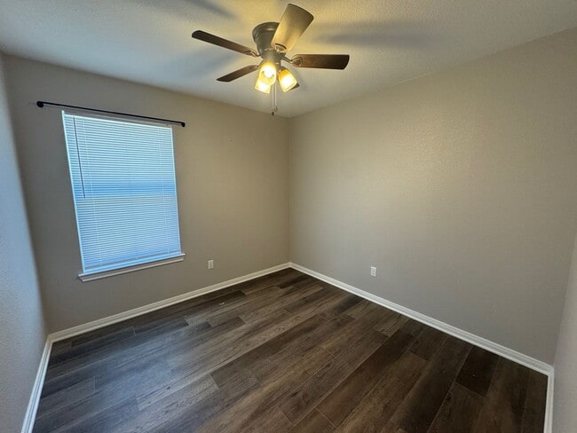 Building Photo - Updated 3/2 Duplex in the Heart of Waco