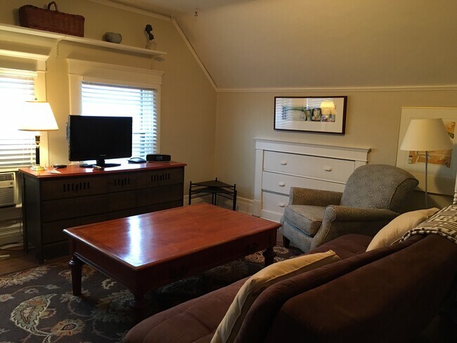 Building Photo - 717 W Huron St