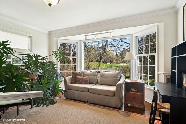 Building Photo - 1674 Bowling Green Dr