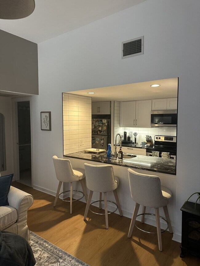 Building Photo - Welcome to Urban Elegance in the Heart of Historic Old City, Philadelphia