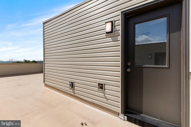 Building Photo - 261 Delmar St