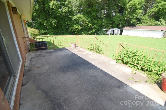 Building Photo - 4099 Shenandoah Dr SW