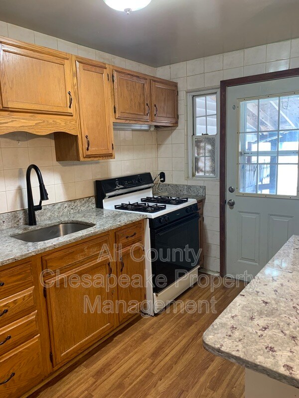 Building Photo - 4005 St Monica Dr