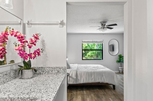 Building Photo - Ready to move in!