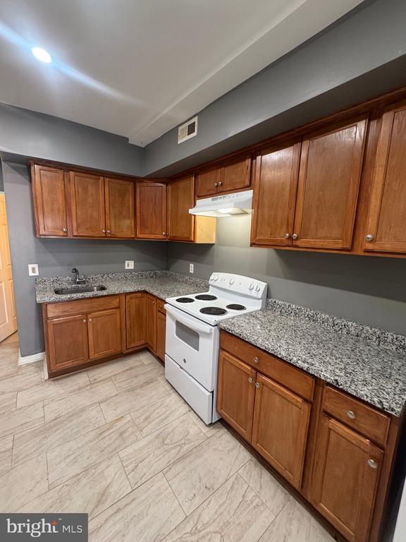 Building Photo - 1108 N Bond St