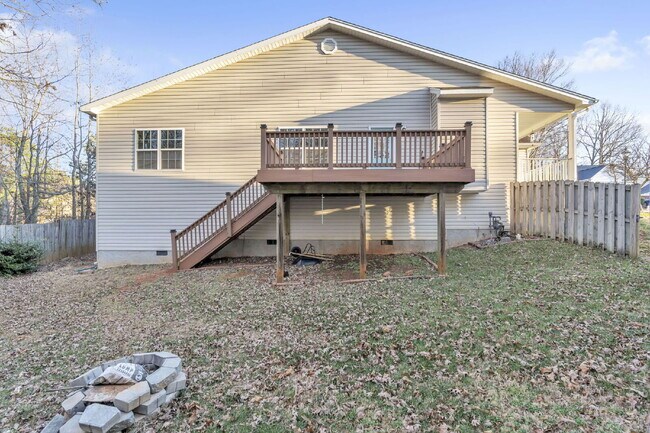 Building Photo - Beautiful 3-Bed Oasis in Travelers Rest with Granite Kitchen & Cozy Fireplace ($2275/mo rent**)