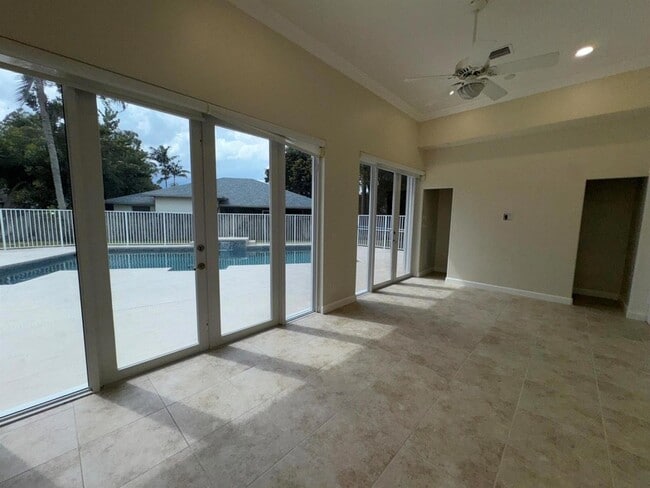 Building Photo - 969 Meadow Ave