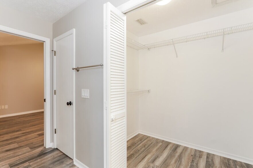 Building Photo - 10314 Ashley Oaks Dr