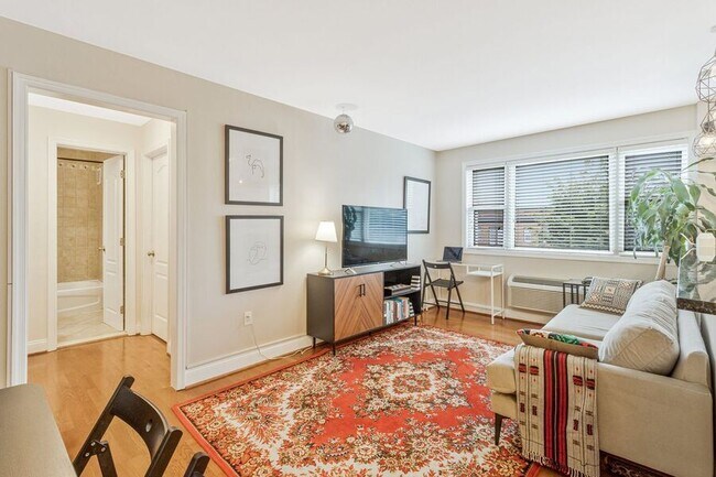Building Photo - 738 Longfellow St NW