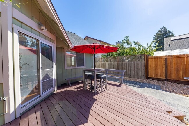 Building Photo - 1424 Dandelion Way