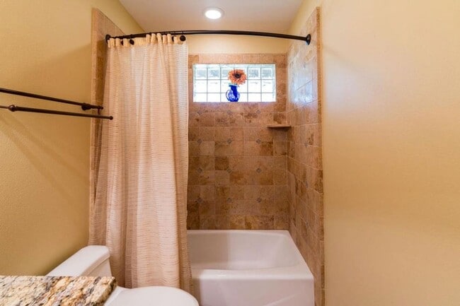 Building Photo - 5 Bedroom/2 Bath Home in amazing ASU Neighborhood