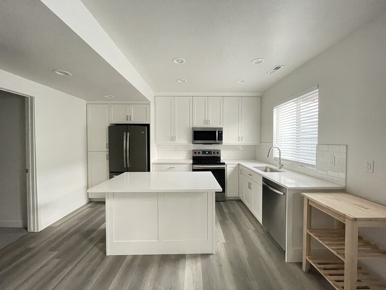 Kitchen - 4265 S Steele Creek Ct