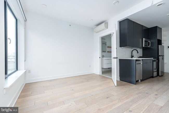 Building Photo - 965 Frankford Ave