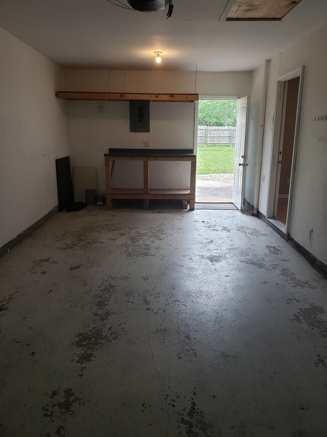 Building Photo - 1304 Dalton Dr