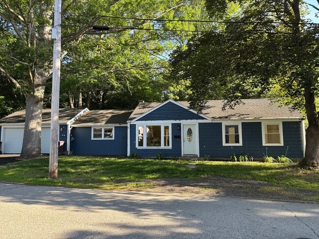 Building Photo - 215 Jaffrey St
